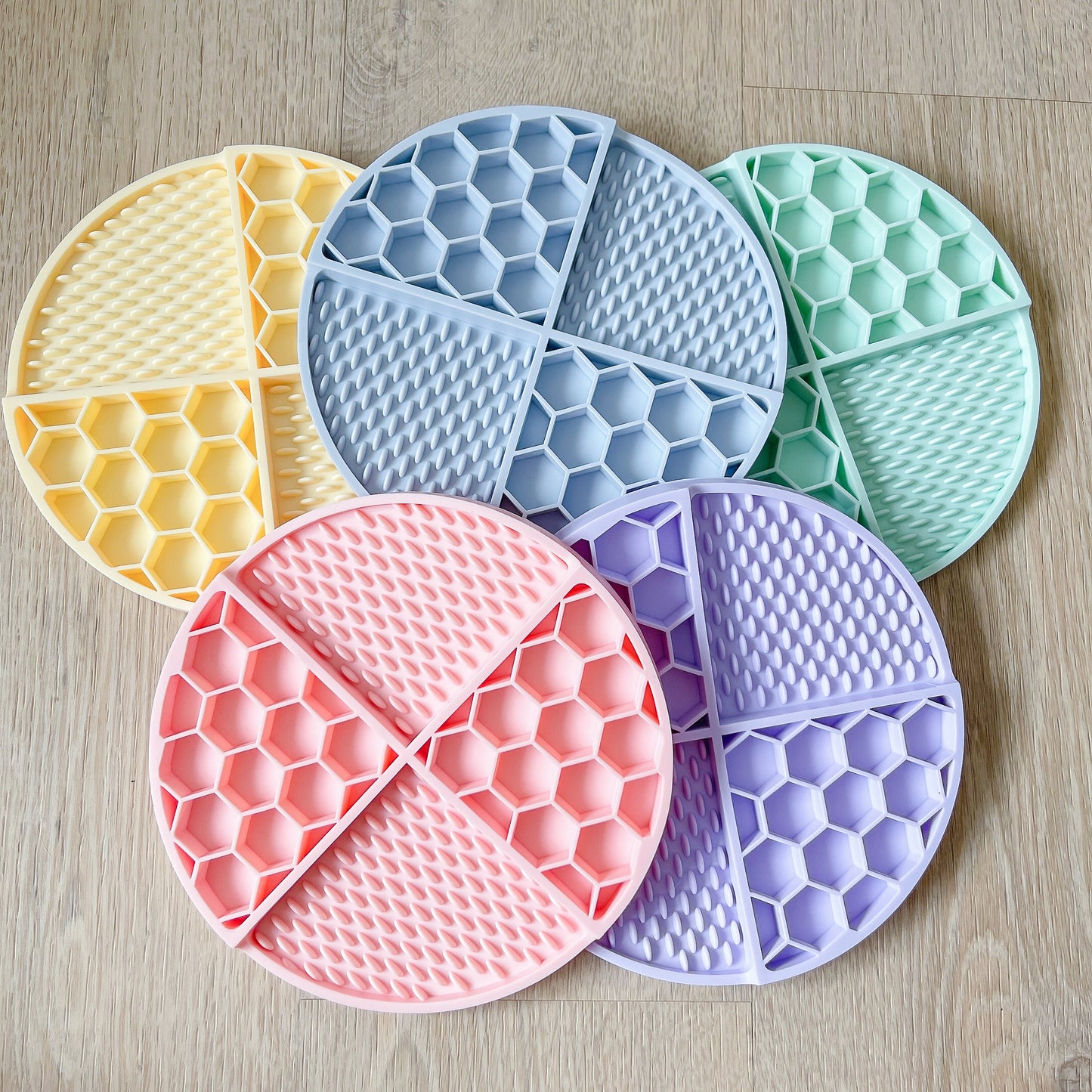 Round Shaped Licked Mat